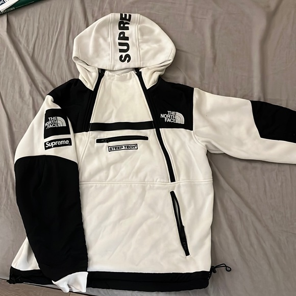 North Face X Supreme White & Black jacket size Medium - Picture 1 of 7